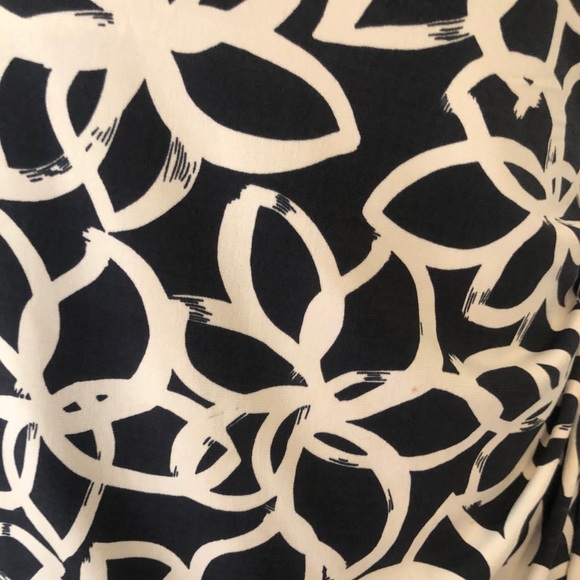 Like new body con dress - Picture 2 of 7